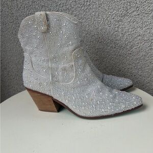Betsey Johnson ankle boots cowgirl white Emory beads pointed toe size 11M